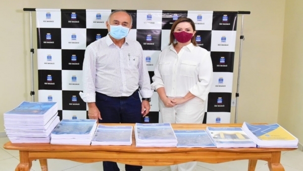 Tião Bocalom recebe relatório de transição da Prefeitura de Rio Branco